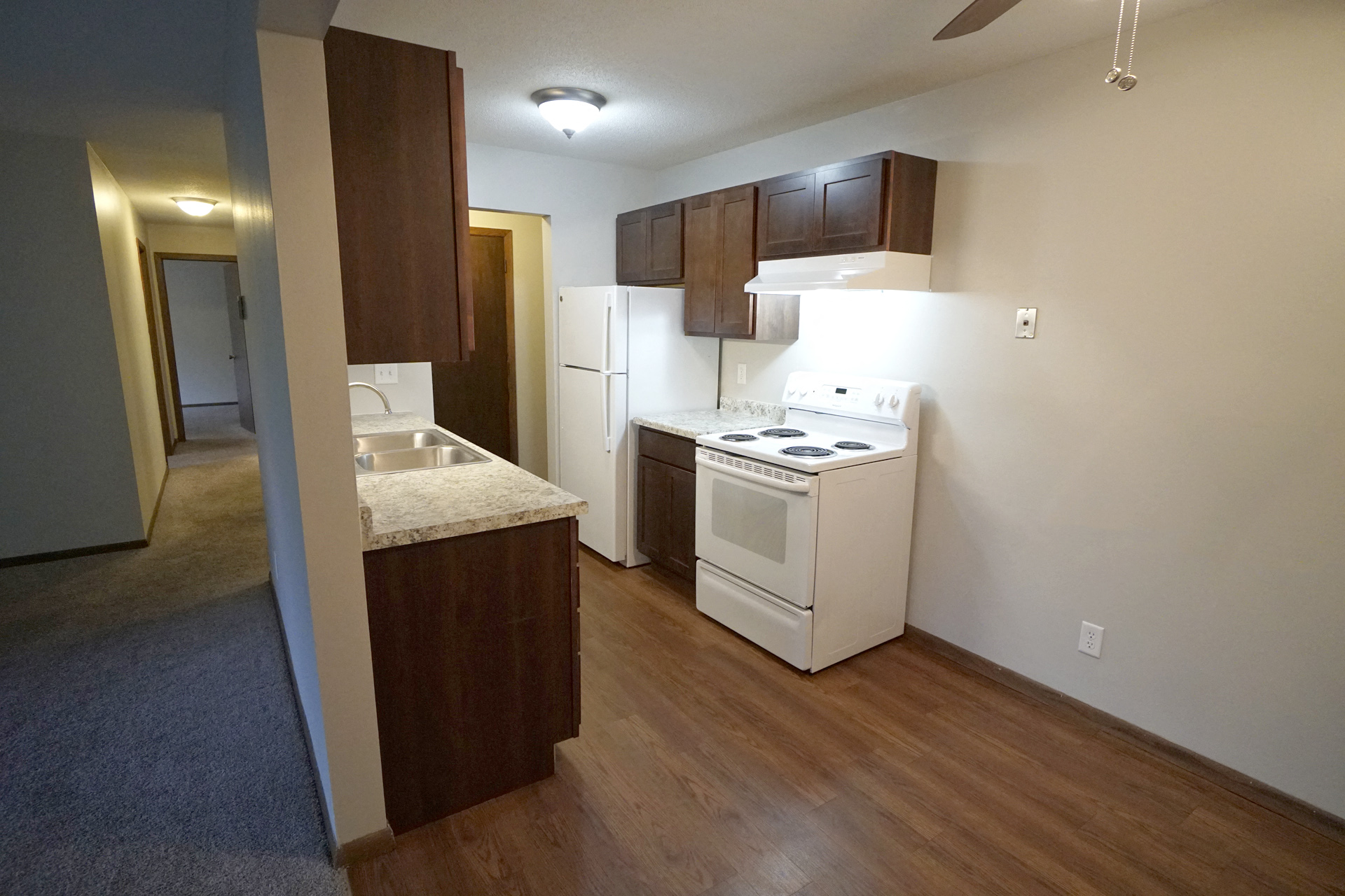 Edina Manor Apartments Image 3